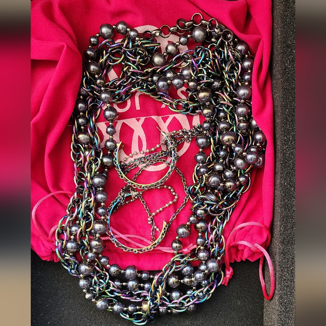 Sassy Jones Luxe Vp Chain And Hoops 65$